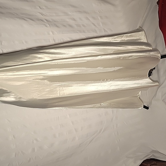 Flora Long White Nightgown with Deep V-Neck, Size: M - Picture 2 of 9